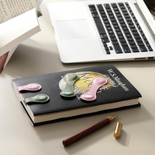 Ovesmusl 2Pcs PU Leather Heart Magnetic Bookmarks with Pen Holder | Pink and green set with double-sided magnets, gift box included, for books, notebooks, magazines, readers and teachers - style: Heart (Pink+Green)